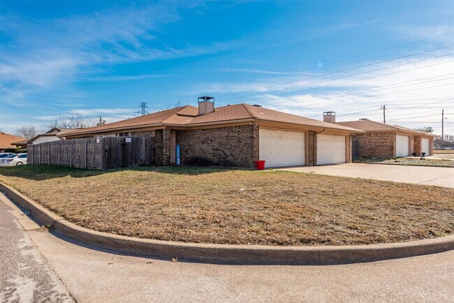 Building Photo - 6433-6435 Brookhaven Trail