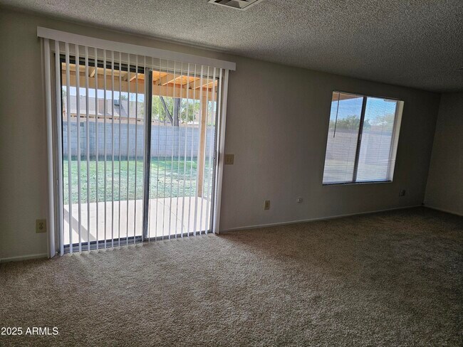 Building Photo - 6231 W Zoe Ella Way