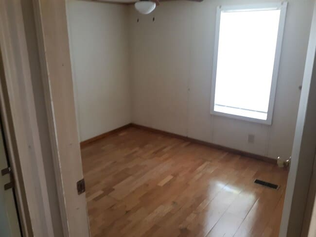 Building Photo - Get it while it's here!