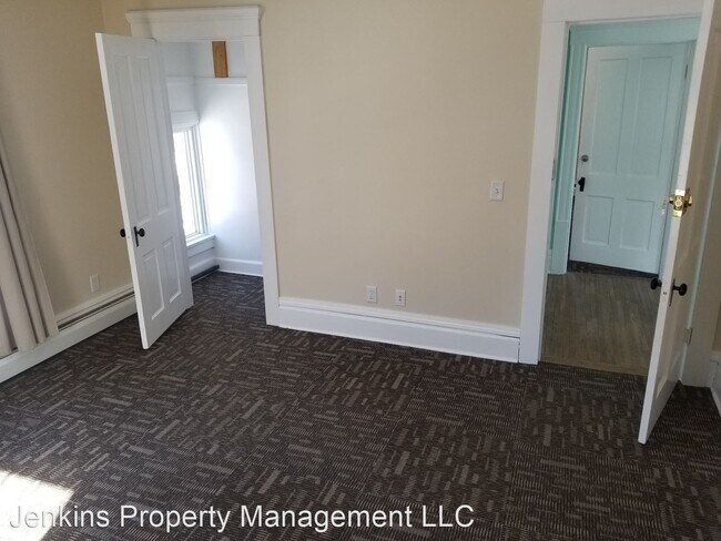 Building Photo - 5 br, 3 bath House - 122 S 4th St