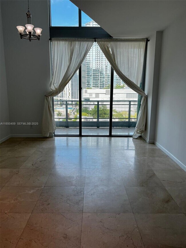 Building Photo - 690 SW 1st Ct