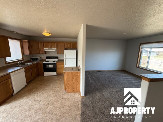 Building Photo - 409 Cottonwood Dr