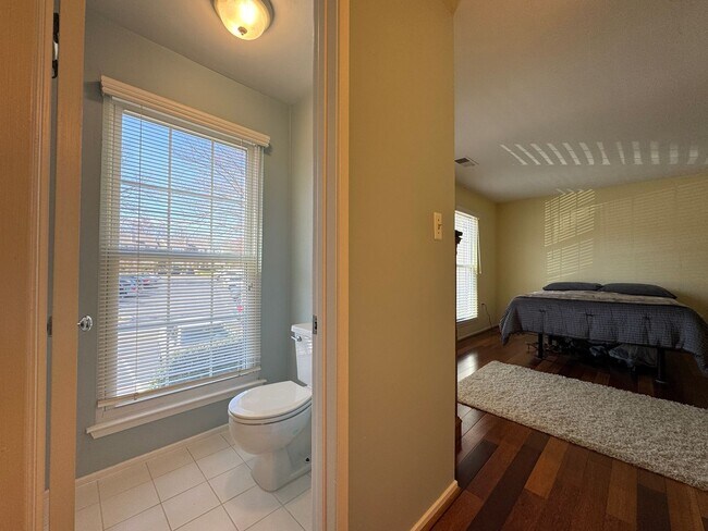 Building Photo - Bright And Spacious 2 Bed 2 Bath Condo In Ramblewood At Daventry