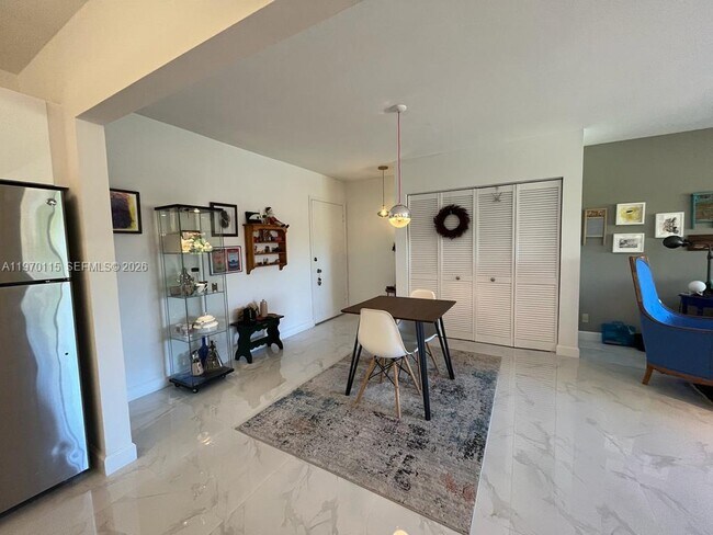 Building Photo - 2230 NE 56th Pl