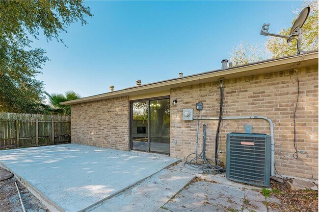 Building Photo - 330 Tara Plantation Dr