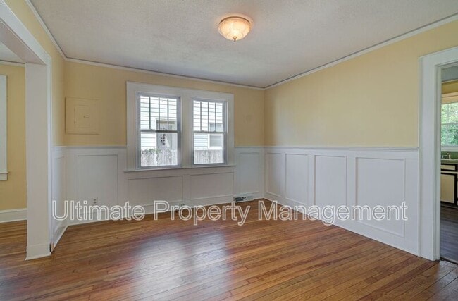 Building Photo - 2037 Van Buren St
