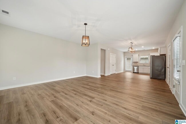 Building Photo - 559 Troubadour Ln