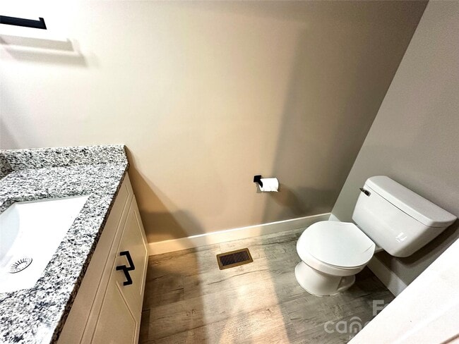 Building Photo - 110 Carpenter St