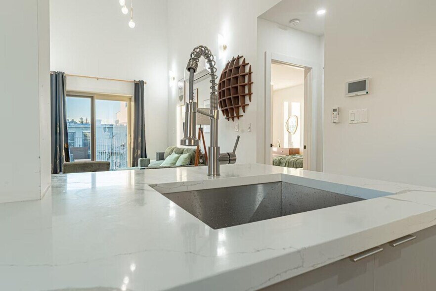 Building Photo - 1293 Decatur St