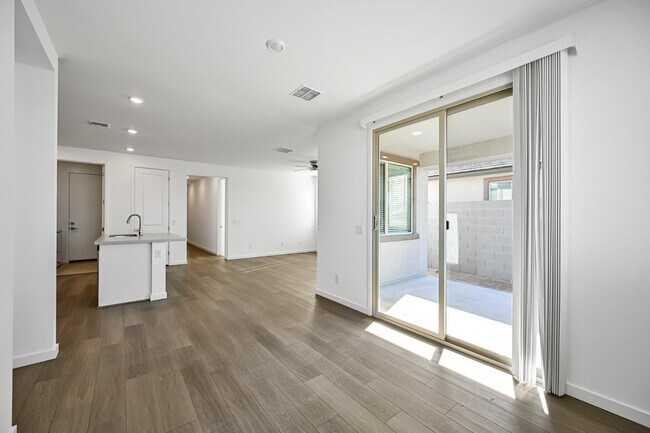 Building Photo - 25244 W Wayland Dr