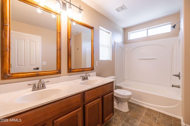 Building Photo - 1531 S Longspur Ln