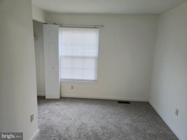 Building Photo - 82 Ewing Dr