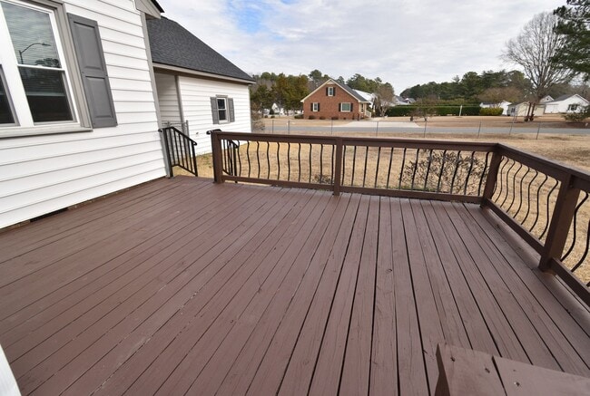 Building Photo - 505 E Birchwood Dr