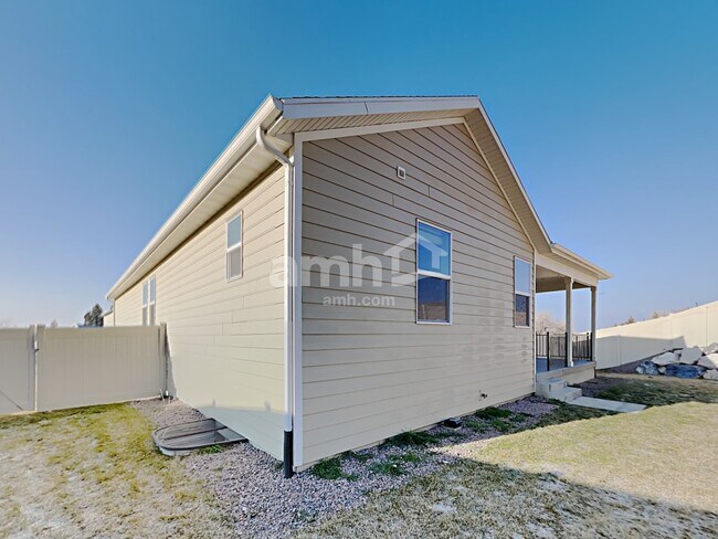 Building Photo - 3055 E N Vlg Dr