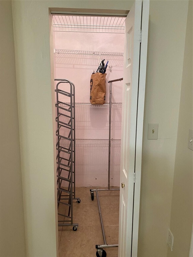 Building Photo - 6901 SW 6th St