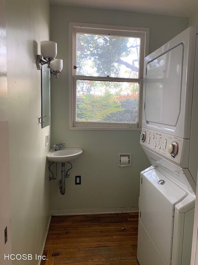 Building Photo - 3 br, 2 bath Apartment - 302 N. Soledad