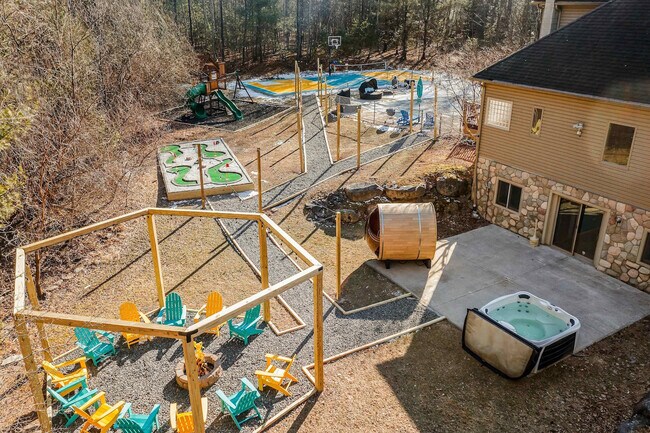 Building Photo - 1551 Wooded Acres Dr
