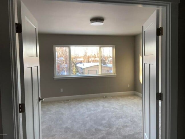 Building Photo - South Anchorage 3 Bedroom Duplex!