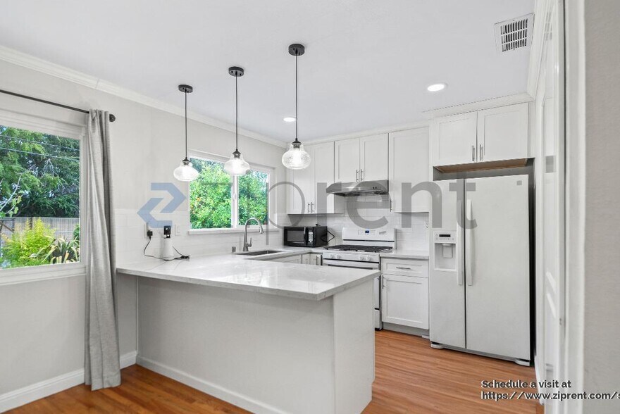 Building Photo - 8367 Cavalier Ln