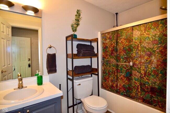 Building Photo - 1111 Island Woods Dr