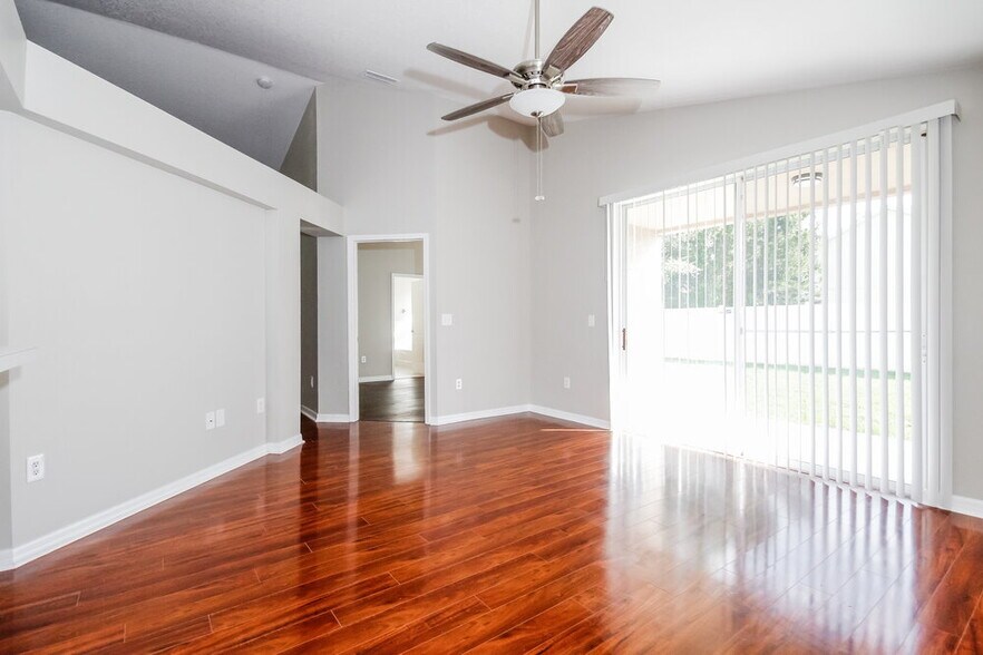 Building Photo - 905 15th St NE