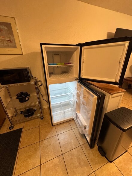 Building Photo - 608 Alicia Dr