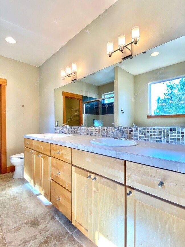 Building Photo - West Hills Gem with Timeless Charm and Mod...