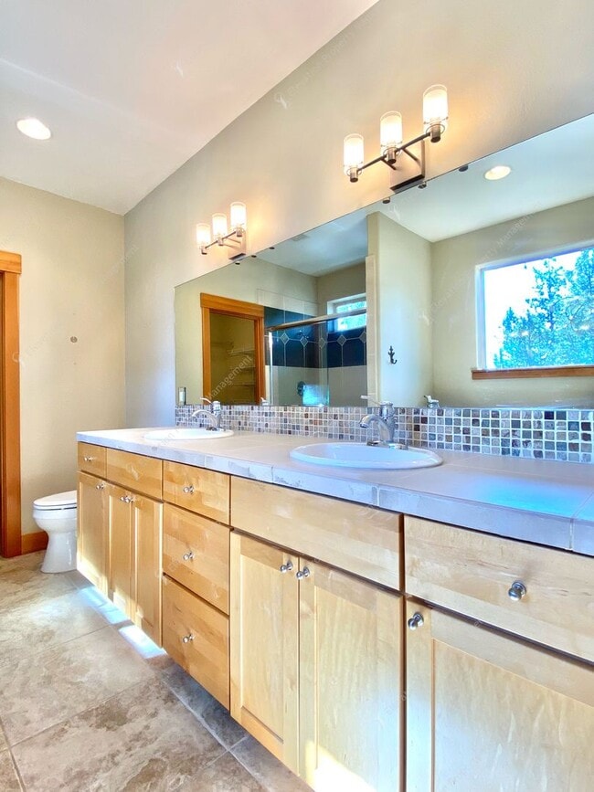 Building Photo - West Hills Gem with Timeless Charm and Modern Comfort