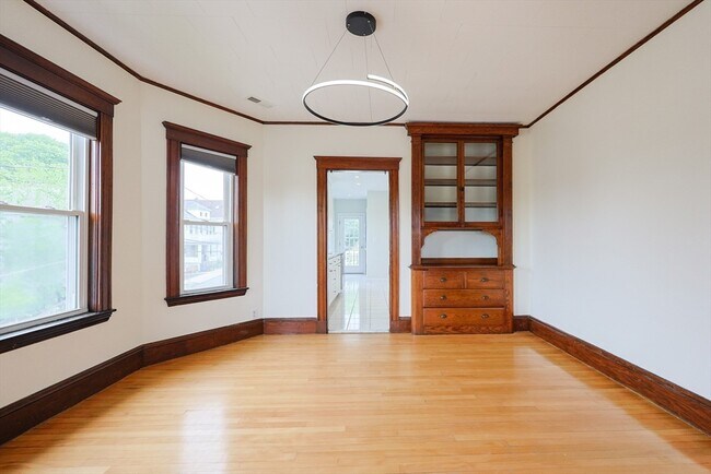 Building Photo - 294 Belmont St