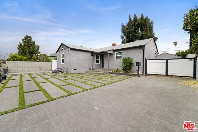 Primary Photo - 6716 Etiwanda Ave