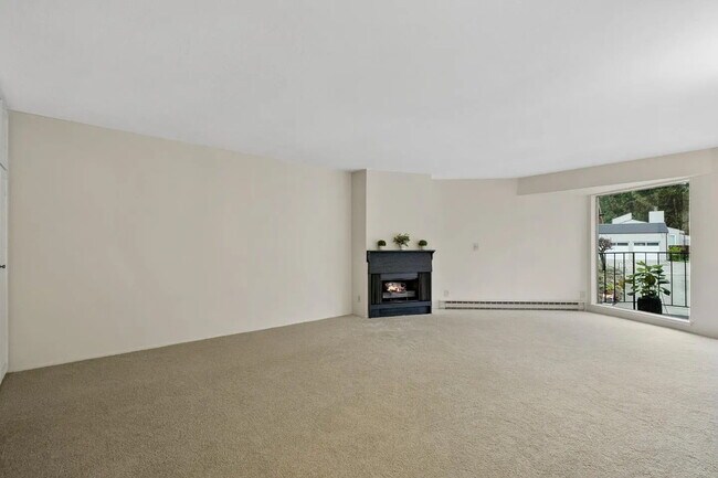 Building Photo - "Charming 3-Bed, 2-Bath Oasis in Capitola's Prime Park Ave Location"