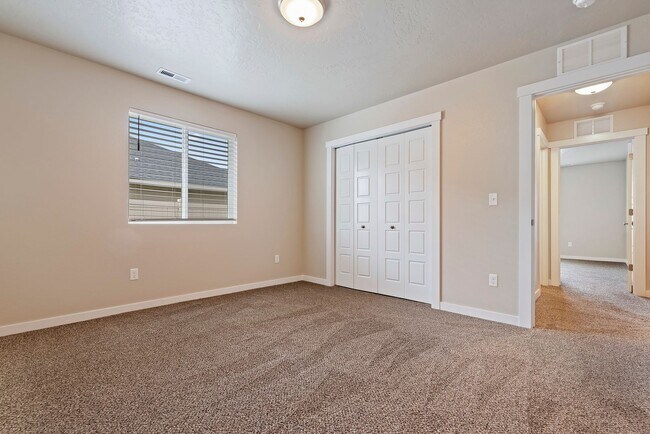 Building Photo - Available Now! 4b/2b Meridian Home