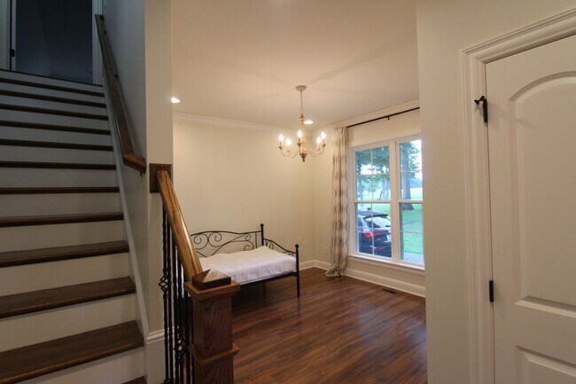 Building Photo - 3 Bedroom 3 Bath House in Beautiful, Quiet Setting