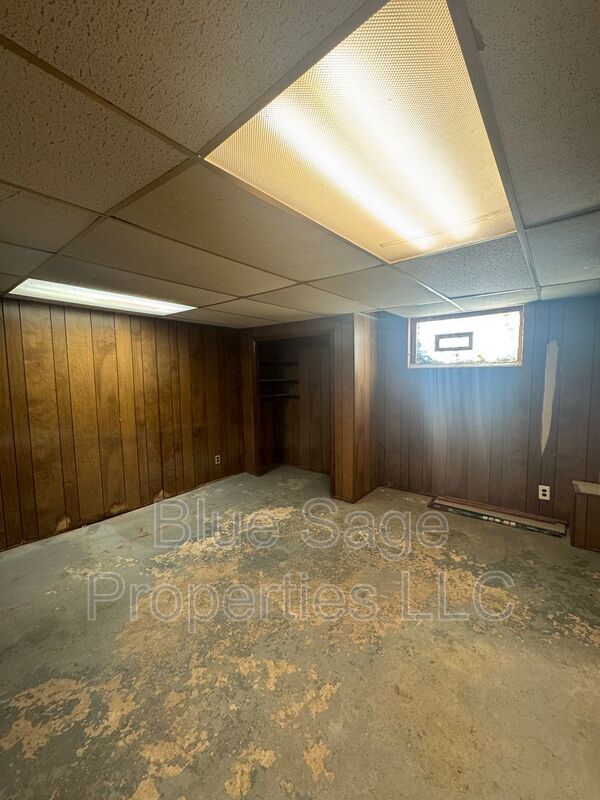 Building Photo - 1500 Llanwellyn Ave