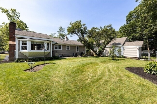 Building Photo - 40 English St