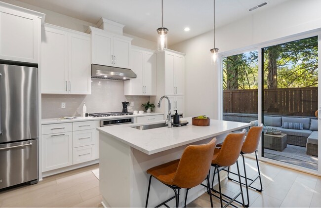 Building Photo - 15628 NW Raywood Ln