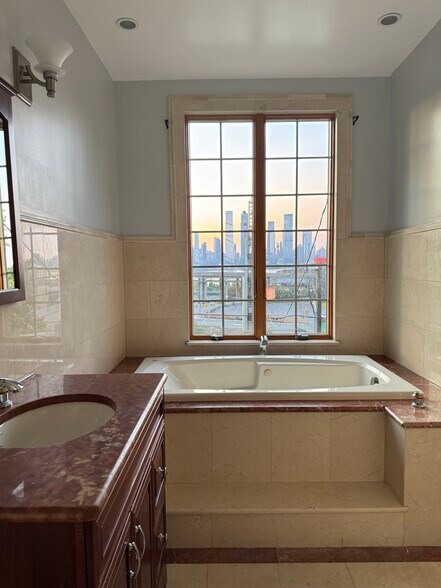 Master bath - 315-1 Park Ave