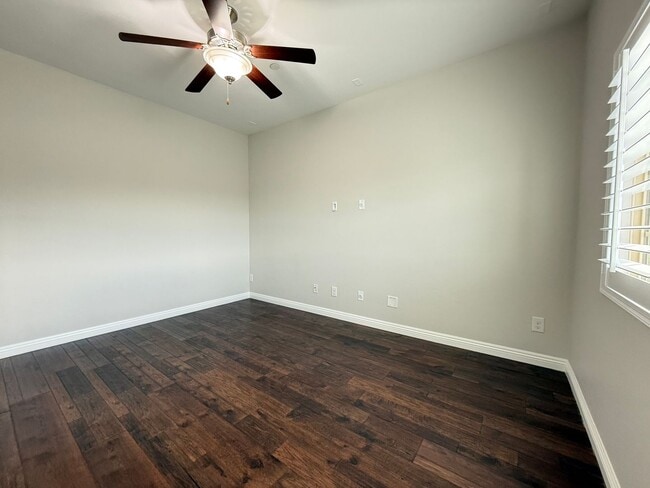 Building Photo - 132 Dunblane St