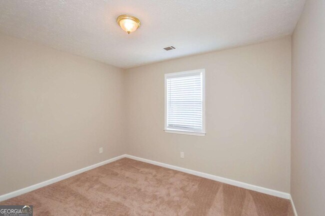 Building Photo - 300 Claremont Dr