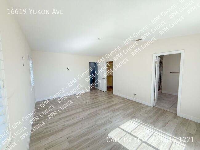 Building Photo - 16619 Yukon Ave