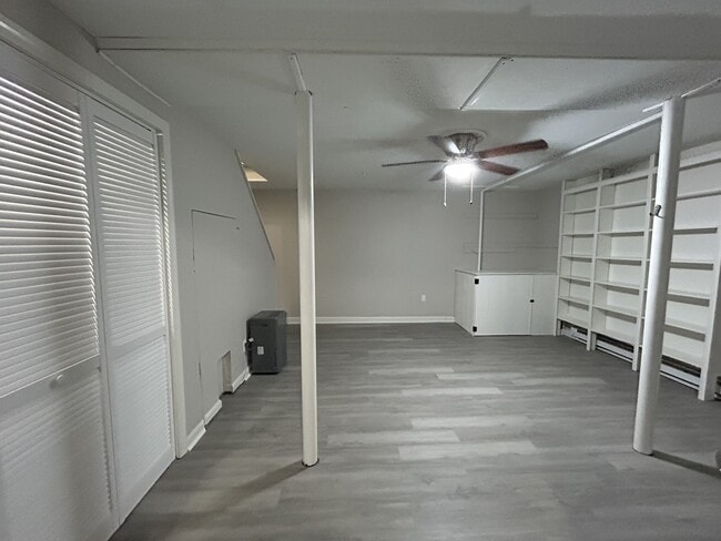 Building Photo - 270 Sunderland Rd