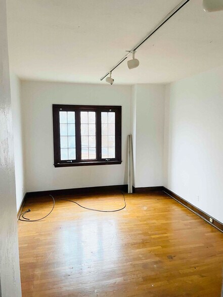 Building Photo - 706 S Arnold St