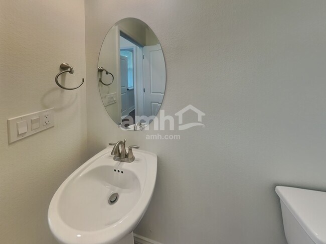 Building Photo - 1353 Mount Logan Dr