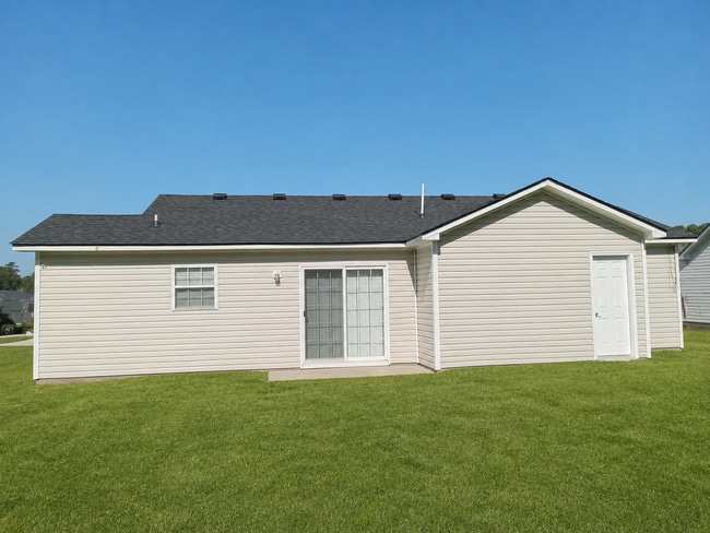 Building Photo - Beautiful Home with a Great Location In Town