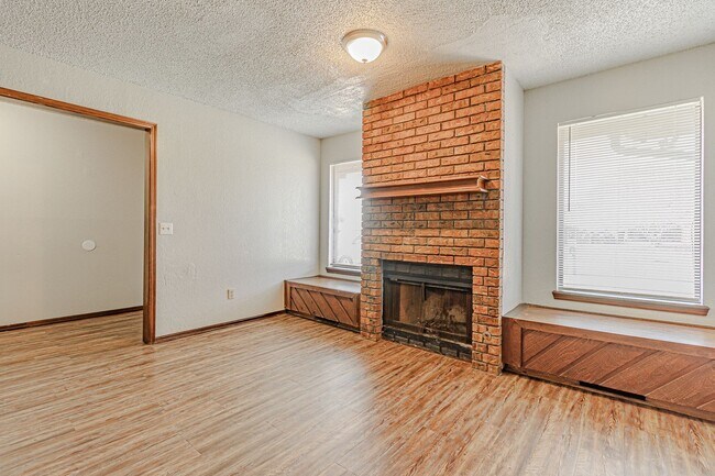 Building Photo - 3 Bed 2 Bath in OKC!