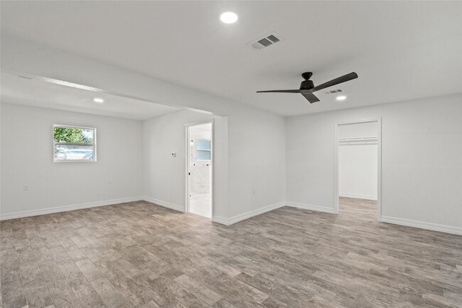 Building Photo - 5425 Jeffrey St