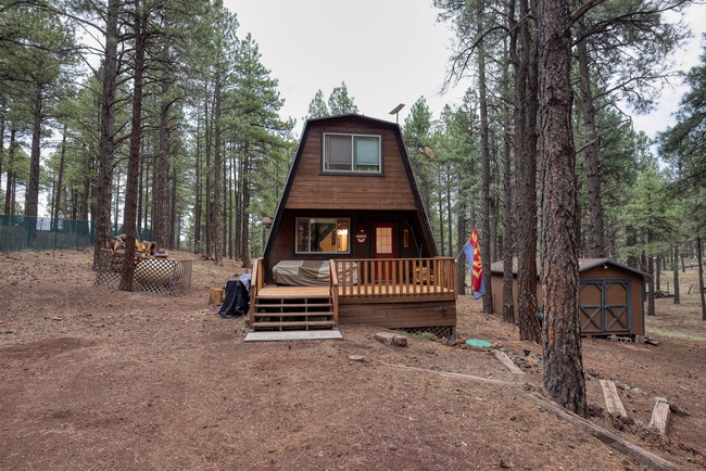 Building Photo - 569 S Friar Tuck Trail