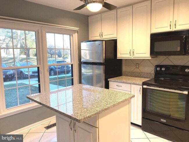 Building Photo - Beautiful 3bd 2.5bth updated home in the desired Copperfield at Five Farms.