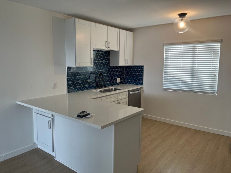 Building Photo - 255 S Ave 55