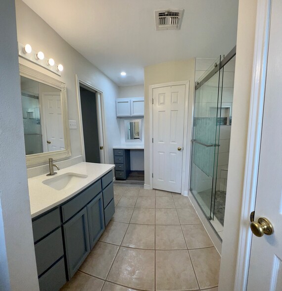 Building Photo - 13661 Teague Ln